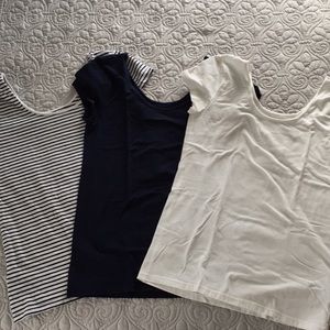 Three GAP short sleeve scoopneck t shirts